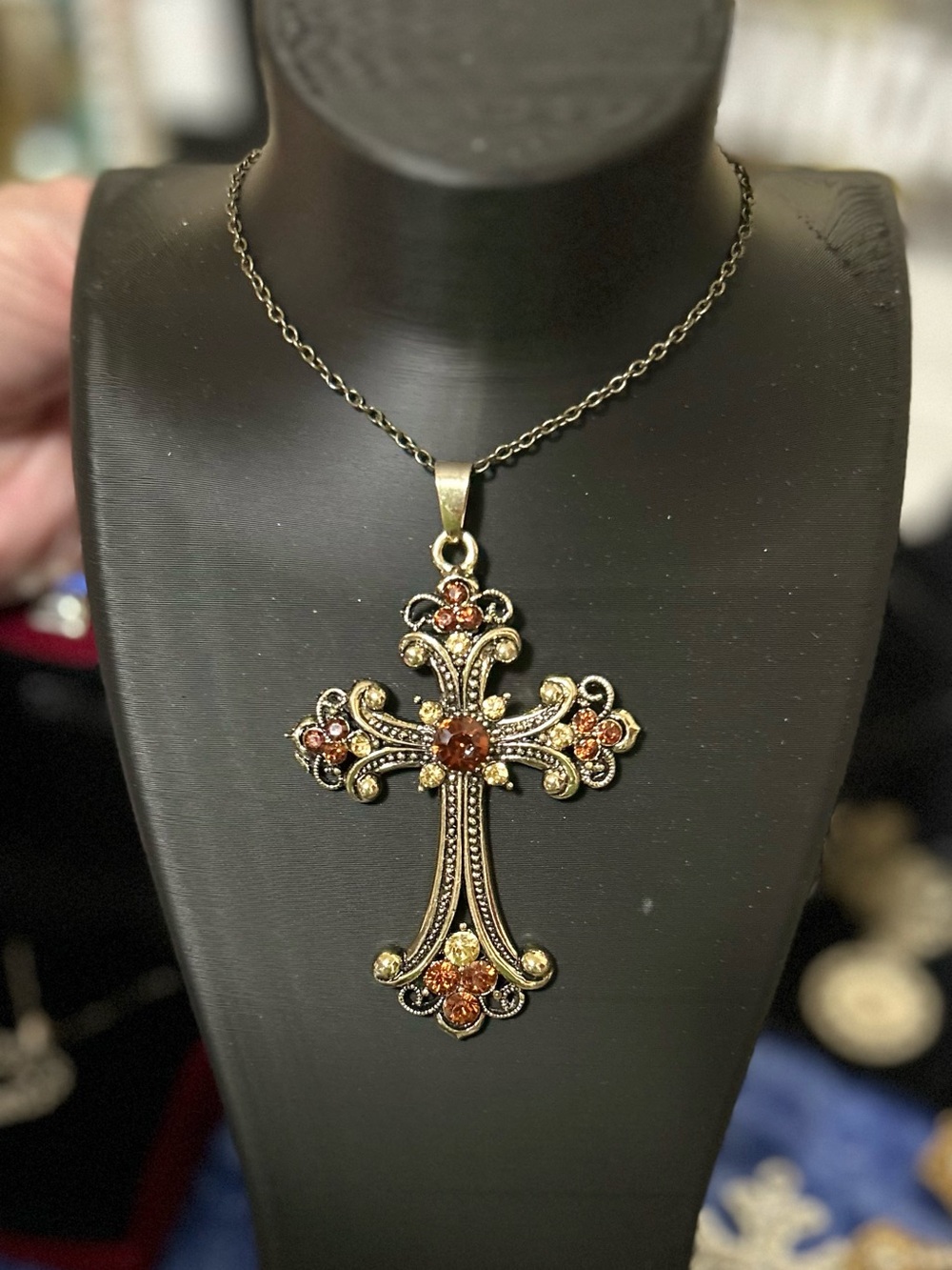 Vintage Ornate Cross Necklace ✝️ - Picture 2 of 2
